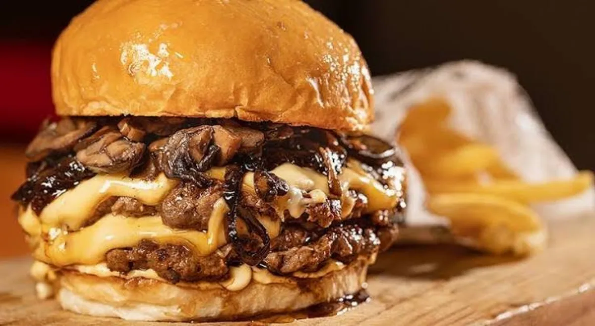Día de la Cheeseburger: promociones y hamburguesas gratis en Lomas de Zamora