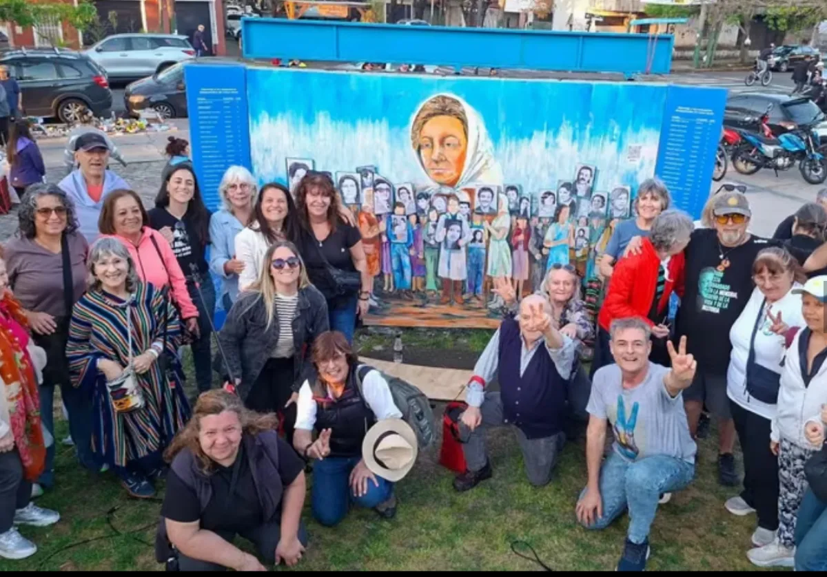 Plaza Libertad de Lomas de Zamora: inauguraron mural por 46 vecinos desaparecidos